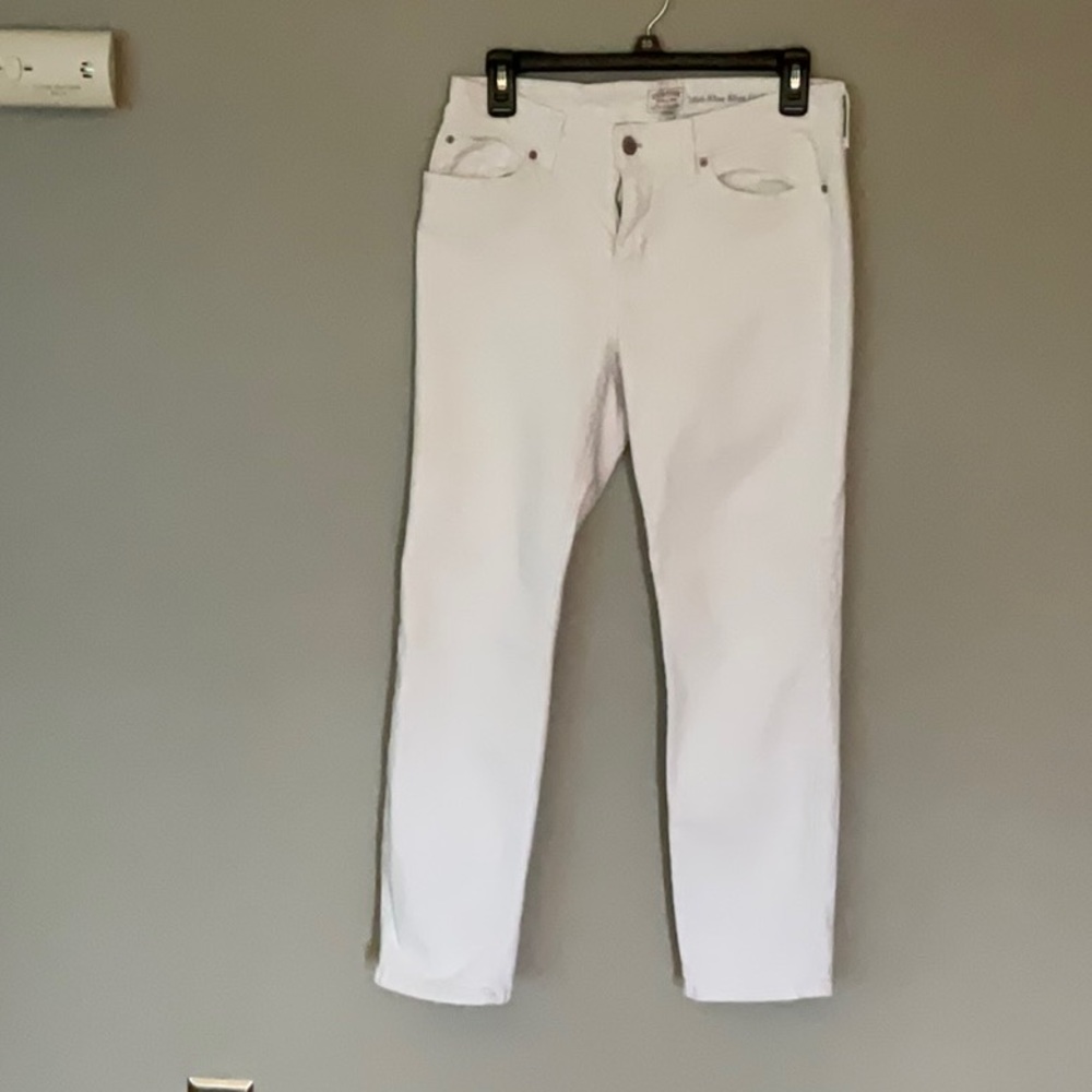 White Levi jeans